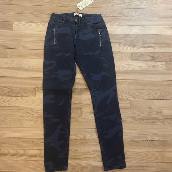 Elane Blue Camo Skinny Jeans Jayme Fly Button Womens Size Small - Picture 4 of 12
